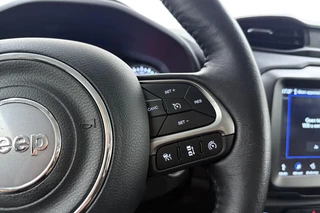 Jeep Renegade 1.3T-e Freedom Automaat | Navigatie | Trekhaak | Camera | Dakrails | Extra getint glas | Lichtmetalen velgen | Parkeerassistent / 22
