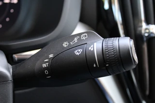 Volvo XC60 2.0 T6 Plug-in hybrid AWD Plus Black Edition  | Panoramadak | H/K | Camera | Leder / 16