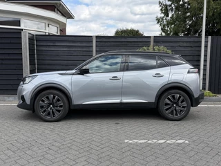 Peugeot e-2008 GT Pack 50 kWh 136PK Automaat Navigatie, Achteruitrijcamera, Keyless, Stoelverwarming, Adaptieve Cruise Control / 7