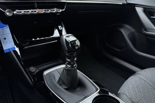 Peugeot 2008 1.2 Turbo 100 Allure | Adaptive Cruise Control | Draadloos Apple Carplay & Android Auto | Parkeersensoren voor & achter | 17'' Lichtmetalen velgen | Full LED / 27