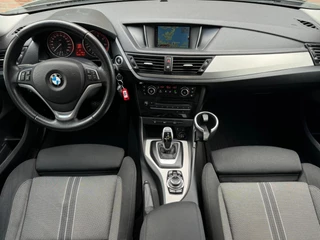 BMW X1 DRIVE20i CHROME LINE | AIRCO | NAVIGATIE | CRUISE | PDC | VELGEN | TREKHAAK | NAP / 7