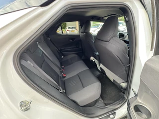 Toyota C-HR 2.0 PLUG-IN HYBRID 220 FIRST EDITION STOEL/STUURVERW BLIND-SPOT PARK-SENSOREN NAVI APPLE/ANDROID EL-ACHTERKLEP 18" LM-VELGEN / 18