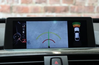 BMW 3 Serie Gran Turismo 335i xDrive High Executive M Sport Pakket Automaat  / Navigatiesysteem Professional / Panoramadak / Trekhaak / Leder / Innovatiepakket / 18 Inch / Shadow Line / Active Cruise Control met Stop en Go-functie / Stoelverwarming / Climate Control / Xenon / Extra Getint Glas / 30