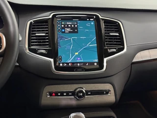 Volvo XC90 2.0 T8 Plug-in AWD Ultra Dark | Massage | Luchtvering | 22Inch | 7-Pers. | Pano |360°|H & K |Head-Up|Elektr Trekhaak / 35