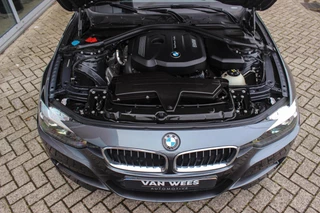 BMW 3-serie Touring 318i Centennial Executive M-sport | 2e eigenaar | HiFi audio | Navigatie | Bluetooth | Climate control | M-sportstuur | Cruise control | PDC | 18 inch | Trekhaak / 10
