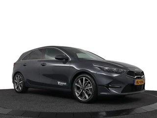 Kia Ceed 1.5 T-GDi DynamicPlusLine Automaat *DEMO* - Trekhaak - Navigatie - Stoel-/stuurverwarming - Cruise Control - Climate Control - Fabrieksgarantie tot 04-2032 / 12