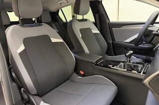 Opel Astra 1.2 Turbo Business Edition | Navigatie | Climate control | Camera | CRuise control | Lichtmetalen velgen | Keyless | Extra getint glas / 14
