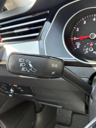 Volkswagen Passat 1.8 TSI Business Edition R Automaat | Climate control | Achteruitrij camera | Navigatie | Elektrisch Pakket | Afneembare Trekhaak | Ergo-Comfort stoel | Parkpilot | LM-Velgen | LED Verlichting / 35