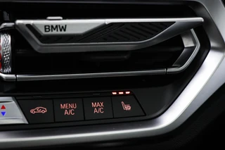 BMW 2-serie Coupé M240i xDrive High Executive | SCHUIFDAK | HARMAN KARDON | HEAD UP | DRAADLOZE LADER / 44