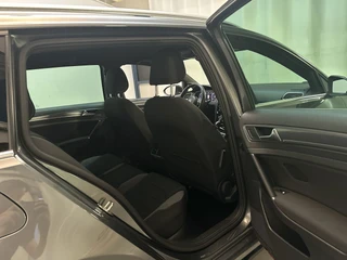 Volkswagen Golf Variant 1.5 TSI 150pk DSG Highline R-Line Stoelverwarming LED Camera Virtual Cockpit / 18