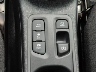 Toyota Aygo X HYBRID 115 GR-SPORT JBL-AUDIO 18''LM-VELGEN KEYLESS PARK-SENSOREN STOELVERW NAVI CLIMA AD-CRUISE / 15