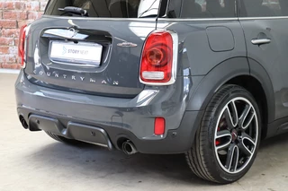 MINI Countryman John Cooper Works ALL4 Chili Automaat  / Navigatiesysteem Plus / Leder / Panoramadak / Harman Kardon / Stoelverwarming / Achteruitrijcamera / 19 Inch / Sportstoelen / Parkeersensoren voor+achter / Climate Control / Head-Up Display / 5