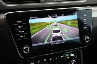 Skoda Superb Combi 1.4 TSI 218pk iV Business Edition Trekhaak Memory Stoelverwarming Virtual Cockpit Navigatie / 30
