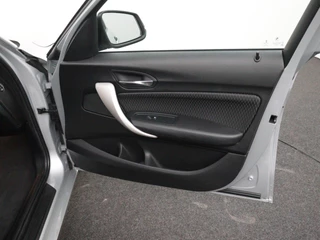 BMW 1-serie 118i | Stoelverwarming | Cruise Control | Parkeersensoren | Navigatie / 17