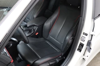 BMW 3 Serie Touring 316i High Executive Sport Line  / Navigatie Professional / Leder / Stoelverwarming / Climate Control / 18 Inch / Bluetooth / Xenon / Parkeersensoren / Cruise Control / 15