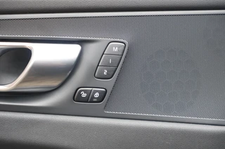Volvo XC60 T6 Recharge AWD Plus Bright | Stoelverwarming | Trekhaak | 360° Camera |  Long range  | Pilot Assist |  BLIS  | Keyless / 31