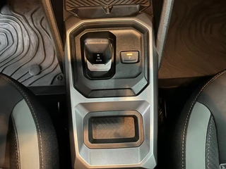 Dacia DUSTER 1.6 Hybrid 140 Extreme NL auto / Eerste eigenaar / Automaat / 31