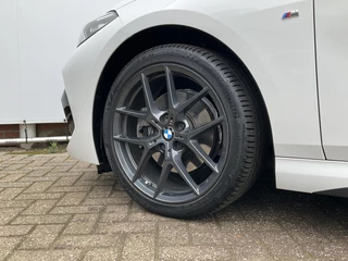 BMW 2 Serie Gran Coupé 218i M Sport Edition Pano.dak HUD Stoelverw. Carplay Alpinweiß DAB LED / 37