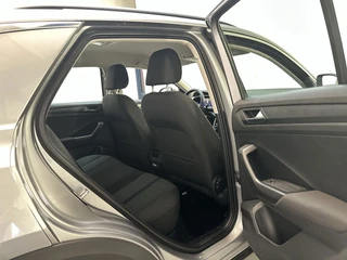 Volkswagen T-Roc 1.5 TSI 150pk DSG Life Navigatie Trekhaak Parkeersensoren App-Connect DAB+ / 19