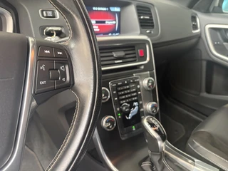 Volvo V60 1.5 T3 R-DESIGN NAVI/PDC/TREKH/STOEL VOORRUIT VERW/enz / 16