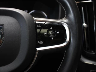 Volvo XC60 2.0 Recharge T8 AWD R-Design Panoramisch schuif/kantel dak, 360 Camera, Stoelverwarming, Harman/Kardon audio installatie, Navigatie / 26