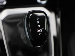 Volkswagen T-Roc 1.5 TSi R-Line Business 150 Pk Automaat | Trekhaak | Carplay | Virtual Cockpit | Adaptive Cruise | Keyless | Elektrische Achterklep | 18 Inch / 33