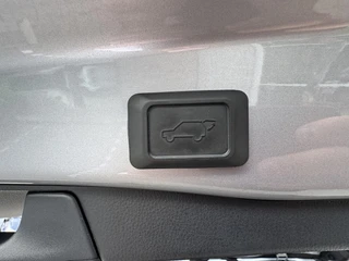 Toyota RAV4 2.5 Plug-in Hybrid AWD BI-TONE PLUS JBL-AUDIO NAVI HEAD-UP BLIND SPOT 360° CAMERA STOEL/STUURVERW EL-KLEP APPLE/ANDROID 1500KG TREKGEW KLASSE 3 ALARM 4S-BANDEN / 23