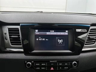 Kia Niro 1.6 GDi PHEV DynamicLine Automaat | Adaptive Cruise | Stoel/Stuurverwarming | CarPlay | Camera | Trekhaak / 18