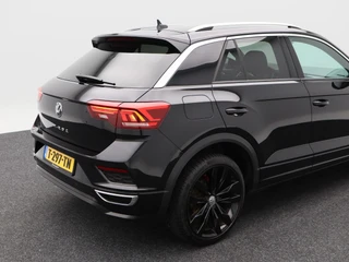 Volkswagen T-Roc 1.5 TSi 150 Pk Automaat Sport Business R-Line | Full LED | Adaptive Cruise | Carplay | Stoelverwarming | LED | Camera | Airco | 19 Inch / 17