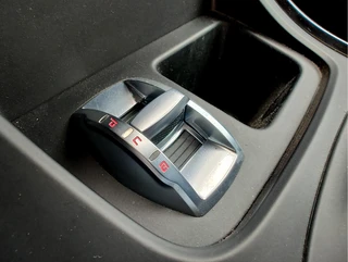 Alfa Romeo Giulietta 1.4 T SPORTIVA AUTOMAAT  Cruise Control | Clima | Parkeersensoren / 19
