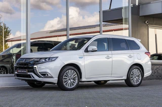 Mitsubishi Outlander 2.4 PHEV Instyle  | SOH 93% | Pano | 360° Camera / 16