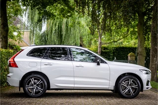 Volvo XC60 2.0 Recharge T8 AWD R-Design  Crystal Parelmoer Harman Kardon Memory Camera / 17