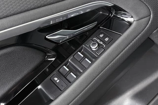 Land Rover Range Rover Evoque 1.5 P300e AWD S Stoelverwarming Navigatie Achteruitrijcamera / 30