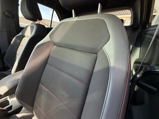 Volkswagen T-Roc 1.5 TSI Sport Business R-Line / Pano / ACC / Led / IQ Drive / Camera / Trekhaak . / 25