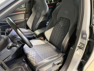 Volkswagen Golf 1.5 eTSI R-Line Pano Virtual Camera IQ Light / 29