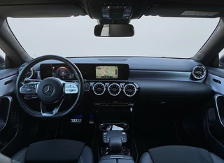 Mercedes-Benz CLA-klasse Shooting Brake 250 e AMG Line SFEERVERLICHTING - PDC - AMG - NAVI / 2