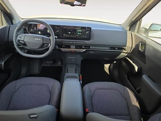 Kia EV2 Plus 42.2 kWh | Navigatie | Climate control | Stoel + Stuurverwarming | Parkeer sensoren voor + achter | Parkeer camera achter | DEMO / 12