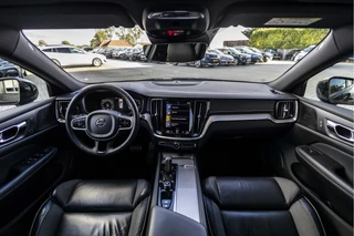 Volvo V60 2.0 B4 Momentum Business  | Pano | Harman Kardon | / 7