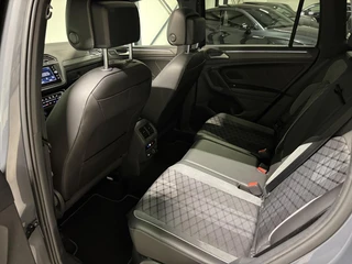 Volkswagen Tiguan 1.5 TSI R-Line Pano Virtual Harman Kardon / 32