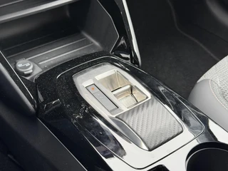 Peugeot 208 Allure 1.2 Hybrid 110PK e-DCS6 Automaat Navigatie, Rondomzichtcamera, Climate Control, Cruise Control, Parkeersensoren / 29
