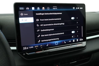 Volkswagen T-Roc 1.5 eTsi 150pk DSG R-Line First Edition Trekhaak Camera Keyless Stoelverwarming Virtual Cockpit Carplay / 28