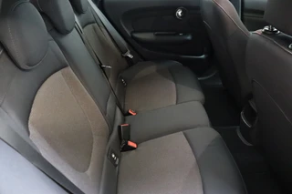 MINI Clubman Cooper Business  / Navigatiesysteem / Bluetooth / Airconditioning / Audio / 17 Inch / Cruise Control / 16