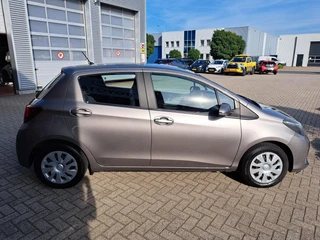 Toyota Yaris 1.3 VVT-i Aspiration / 5