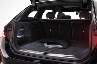 BMW 5-serie Touring 550e xDrive | INNOVATION / M SPORT PRO- PACK | PANORAMADAK | HEAD UP | STUURVERWARMING | 360 CAMERA | 20" / 19