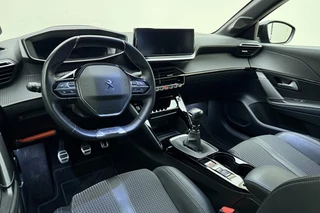 Peugeot 208 1.2T 100pk GT 3D-Cockpit l Keyless l | Achteruitrijcamera | LED l Voorstoelen Verwarmd l Apple Carplay & Android Auto 10'' l Navigatie l Lichtmetalen Velgen l Parkeersensoren / 17