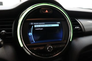 MINI Cooper Hatchback Business 3 deurs  / Navigatiesysteem / Airconditioning / Cruise Control / Bluetooth / Audio / 15 Inch / Elektrisch Pakket / 26