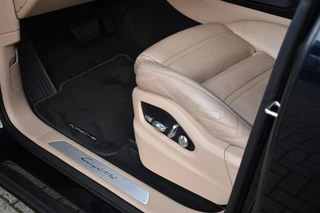 Porsche Cayenne 3.0 E-Hybrid Sport Chrono  | Pano | Trekhaak | 360 Camera | Bose | Stuurverwarming | Luchtvering | Orig. NL | / 26