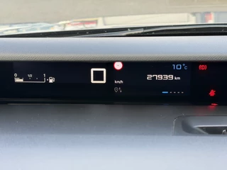 Citroën C3 100pk Max (Camera - Navigatie - Automatische Airco - LED - 17"- Apple Carplay - Draadloos laden - Two Tone) / 16