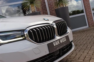 BMW 5-serie Touring 540i xDrive High Executive Luxury-Line | 1e eigenaar | Achterasbesturing | Cruise control adaptief | Apple carplay | Adaptief LED | DAB | Panoramadak | HiFi audio / 54