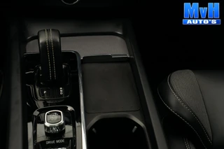 Volvo XC60 2.0 PHEV T6 AWD R-Design|PANO|H/K|TREKH|SOH93% / 64